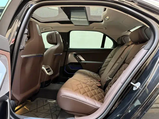 BMW 7 Series — Фото автомобиля 10