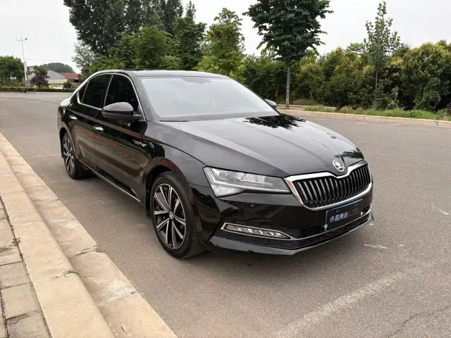 Skoda Superb — Фото автомобиля 3