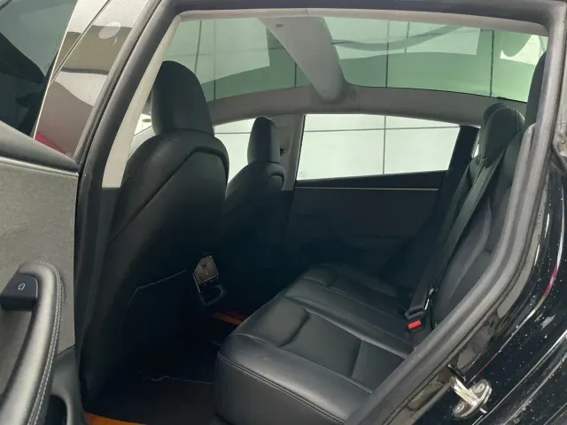 Tesla Model 3 — Фото автомобиля 14