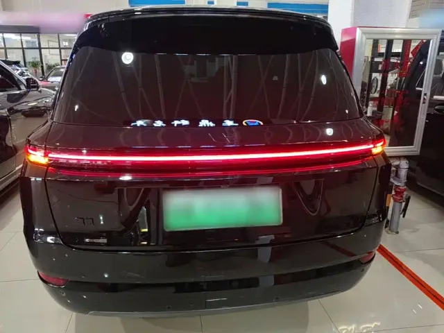 Li Auto L9 — Фото автомобиля 5