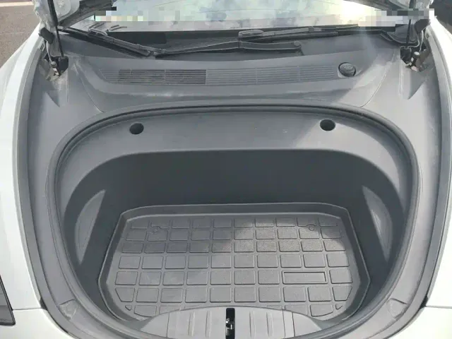 Tesla Model 3 — Фото автомобиля 10
