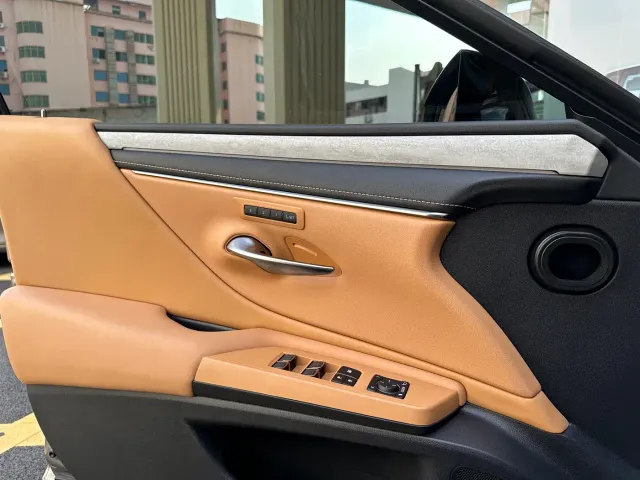 Lexus ES — Фото автомобиля 16