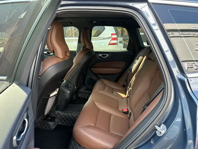 Volvo XC60 — Фото автомобиля 4