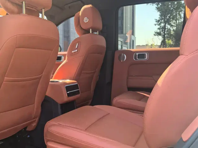 Li Auto L8 — Фото автомобиля 13