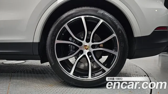 Porsche Cayenne — Фото автомобиля 15