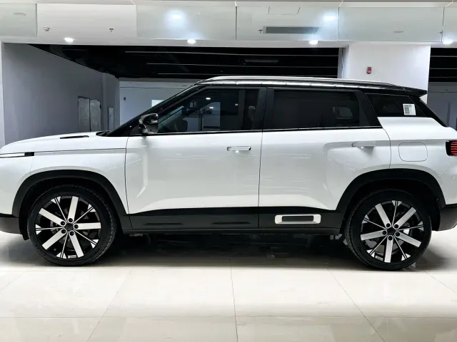 Geely ICON — Фото автомобиля 5