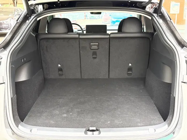 Tesla Model Y — Фото автомобиля 13