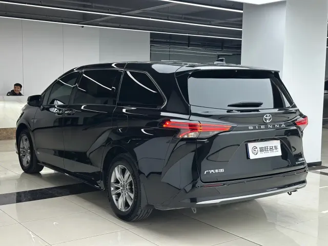 Toyota Sienna — Фото автомобиля 20