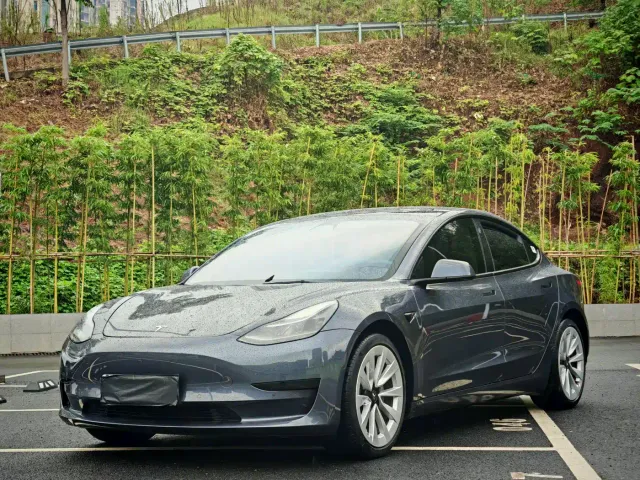 Фотография автомобиля — Tesla Model 3