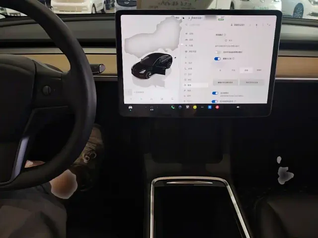 Tesla Model 3 — Фото автомобиля 9