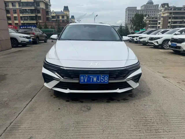 Hyundai Elantra — Фото автомобиля 4