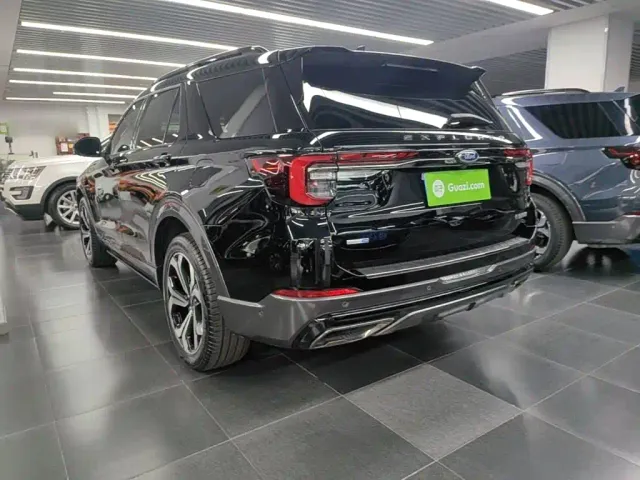 Ford Explorer — Фото автомобиля 4