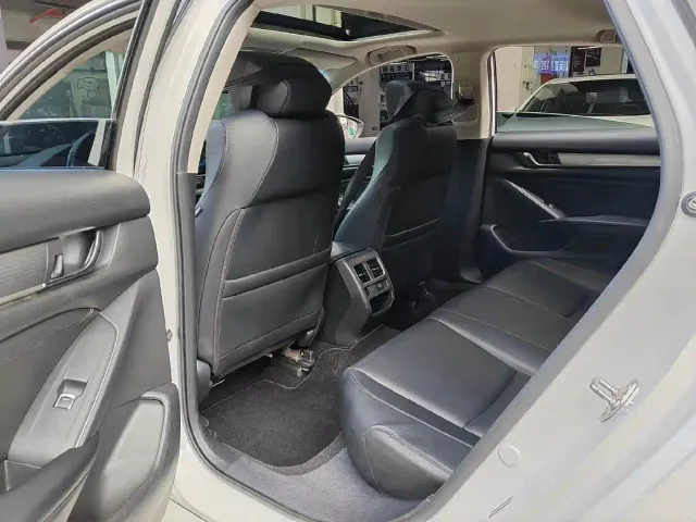 Honda Accord — Фото автомобиля 9