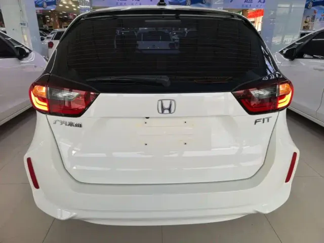Honda Fit — Фото автомобиля 5
