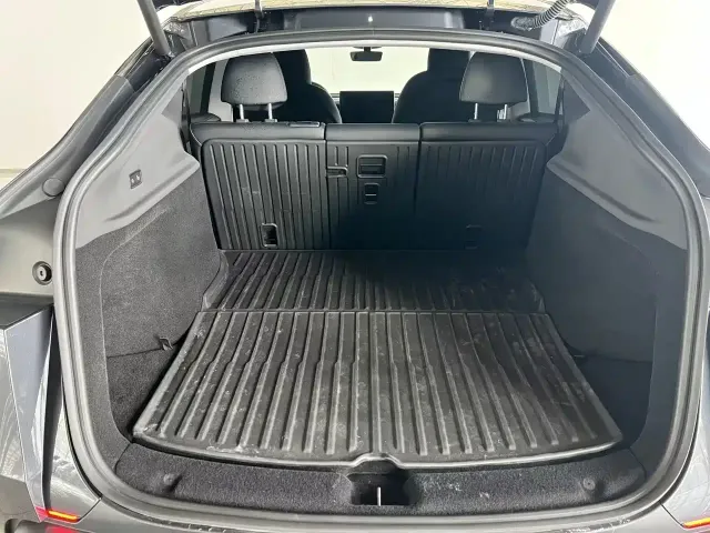 Tesla Model Y — Фото автомобиля 7