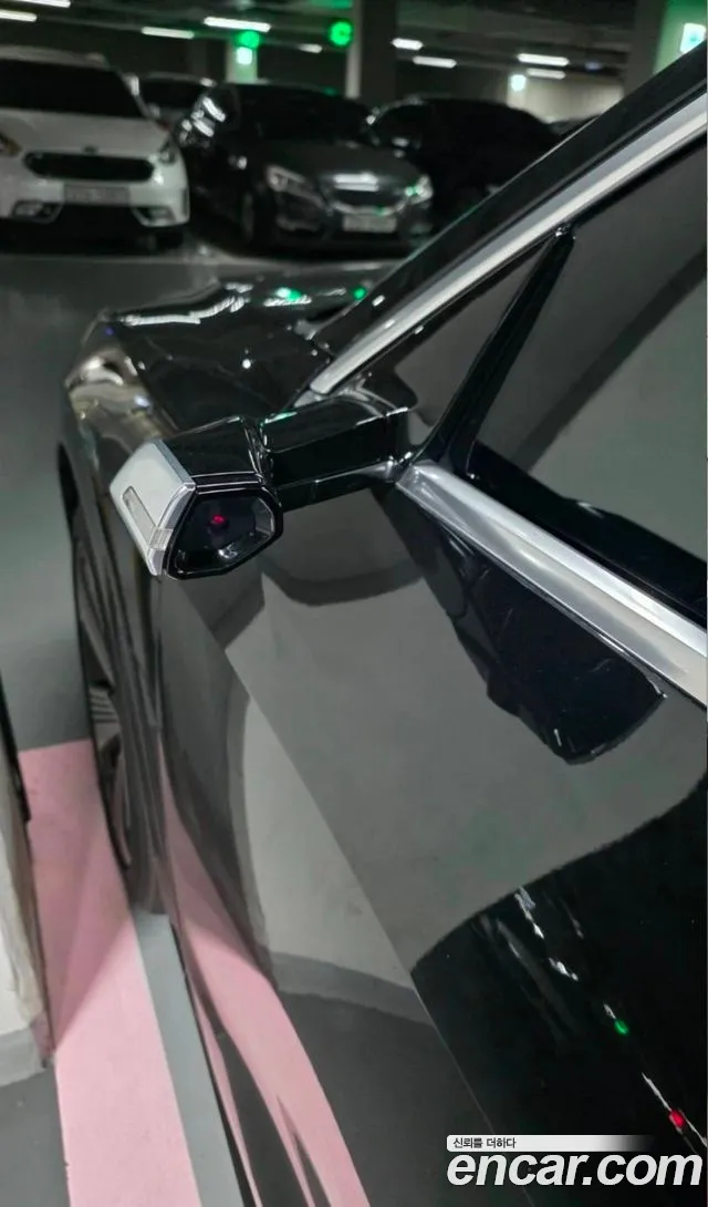 Audi e-tron — Фото автомобиля 6