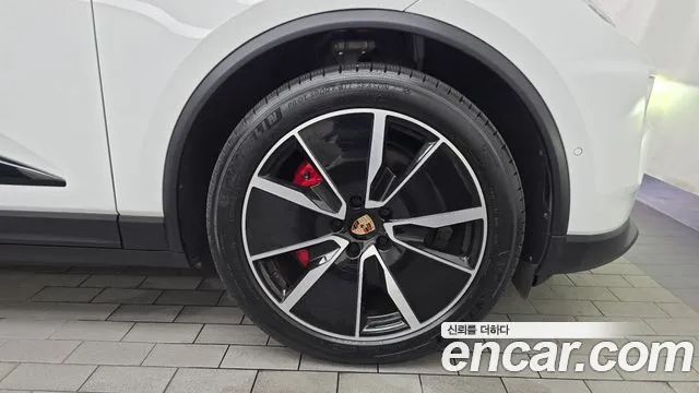 Porsche Macan — Фото автомобиля 19