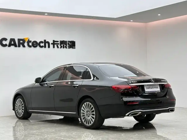 Mercedes-Benz E-Class — Фото автомобиля 3