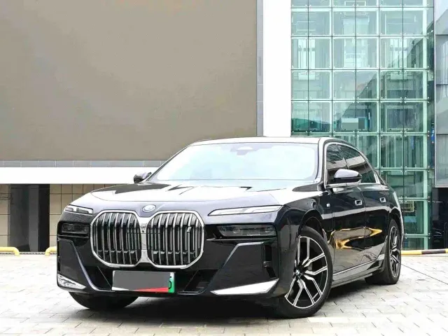 Фотография автомобиля — BMW i7