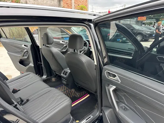 Volkswagen Tiguan L — Фото автомобиля 11