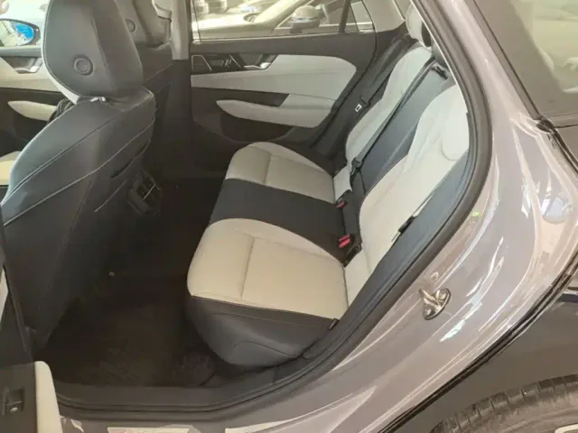 Volkswagen Passat — Фото автомобиля 16