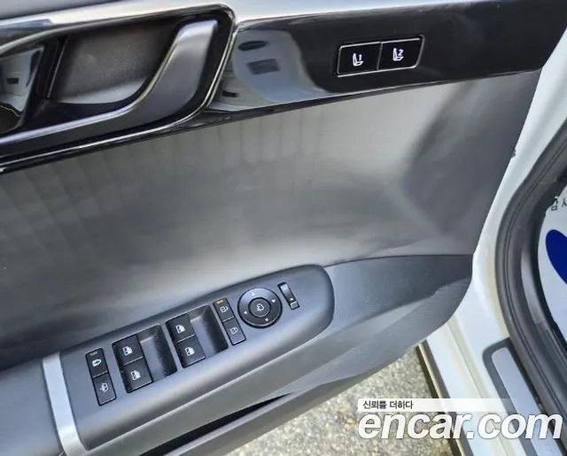 Hyundai Grandeur GN7 — Фото автомобиля 12