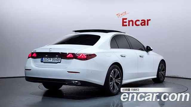 Mercedes-Benz E-Class — Фото автомобиля 2