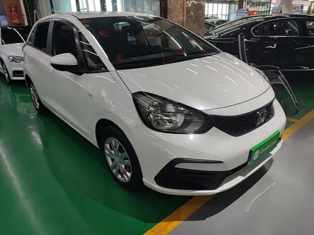 Honda Fit — Фото автомобиля 3