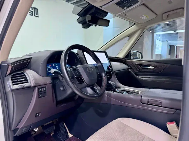 Toyota Alphard — Фото автомобиля 21