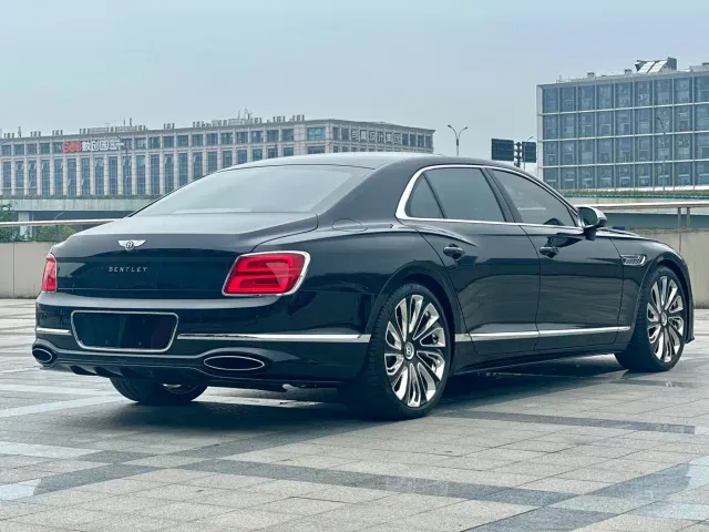 Bentley Flying Spur — Фото автомобиля 20
