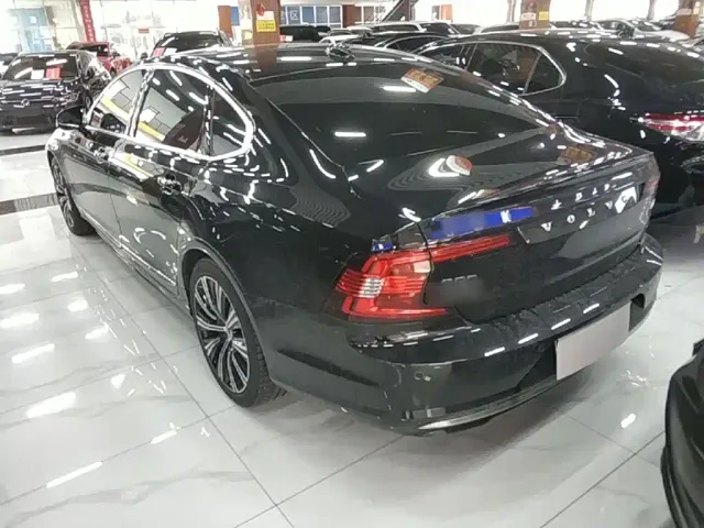 Volvo S90 — Фото автомобиля 4