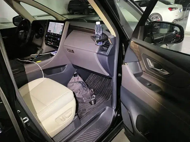 Toyota Alphard — Фото автомобиля 12
