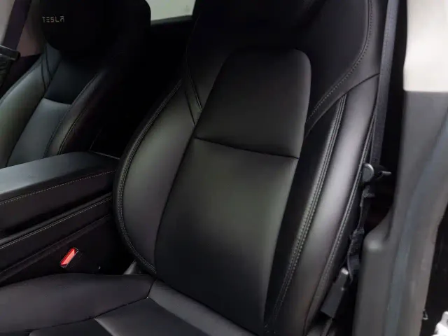 Tesla Model Y — Фото автомобиля 14