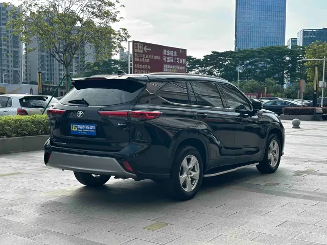 Toyota Highlander — Фото автомобиля 4