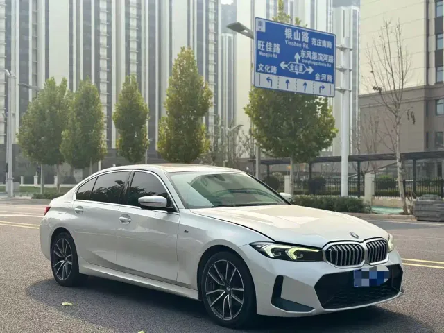 Фотография автомобиля — BMW 3 Series