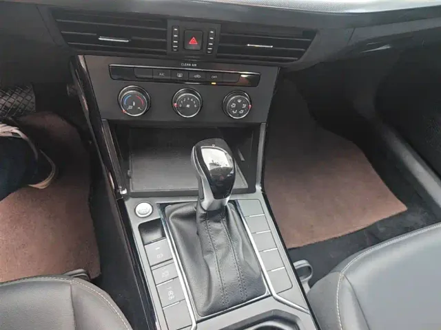 Volkswagen Passat — Фото автомобиля 13