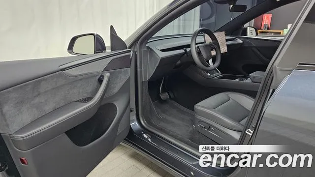 Tesla Model Y — Фото автомобиля 15