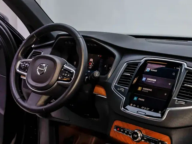 Volvo XC90 — Фото автомобиля 13