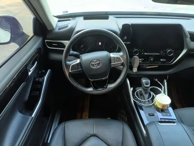 Toyota Highlander — Фото автомобиля 6