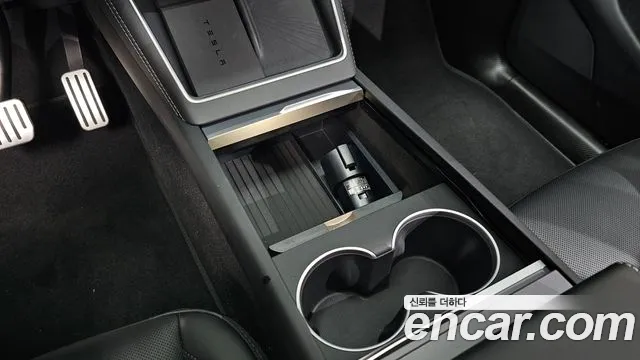 Tesla Model Y — Фото автомобиля 26