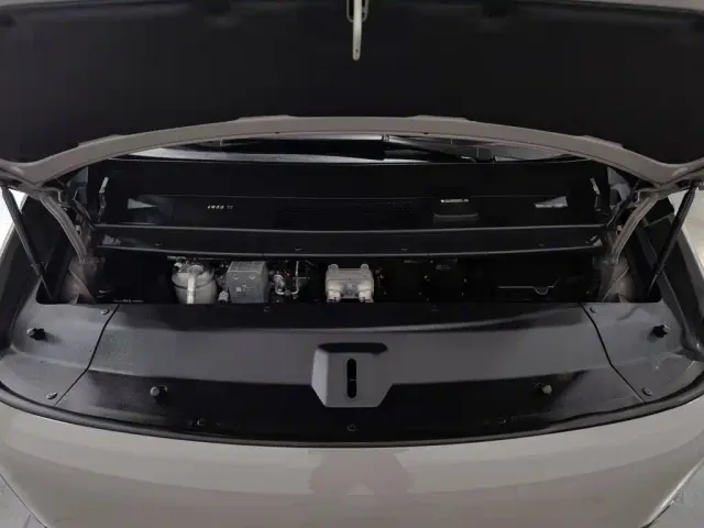 Li Auto MEGA — Фото автомобиля 6