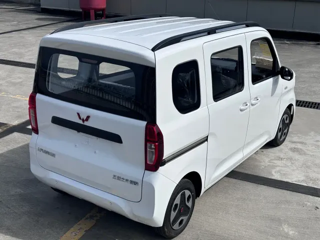 Wuling Zhiguang NEV — Фото автомобиля 8