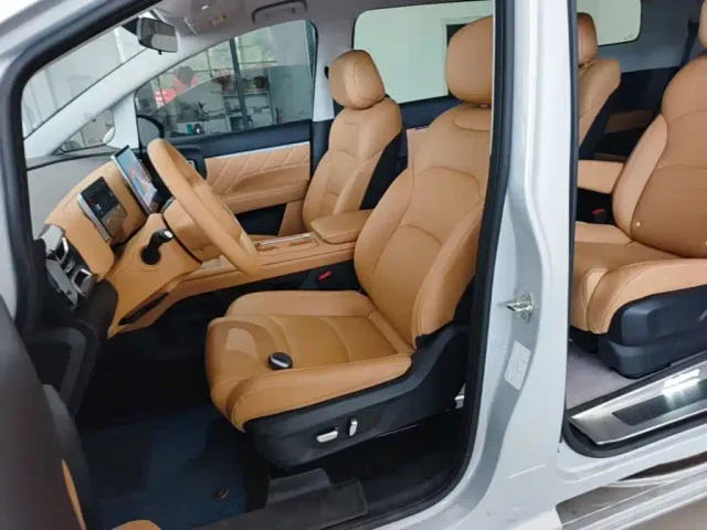Wuling Starlight 730 — Фото автомобиля 14
