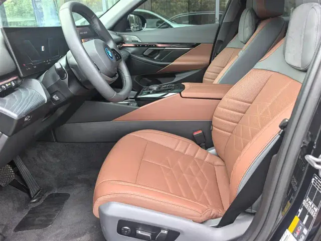 BMW BMW i5 2024 eDrive 35L Premium Luxury Package — Фото автомобиля 9