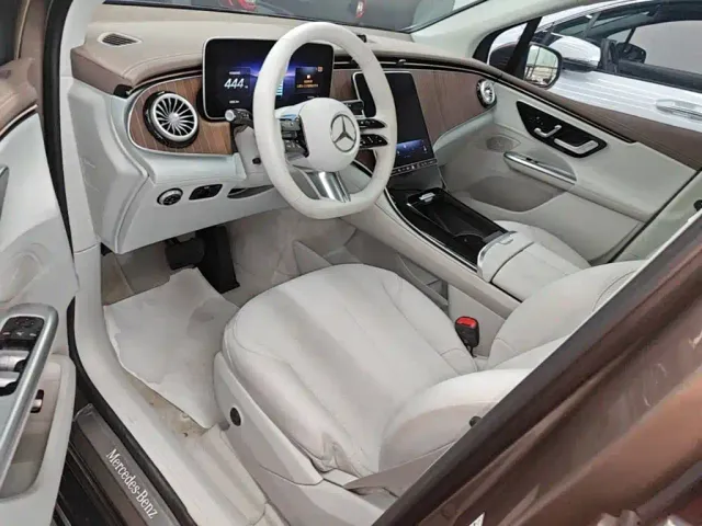 Mercedes-Benz EQE SUV — Фото автомобиля 14