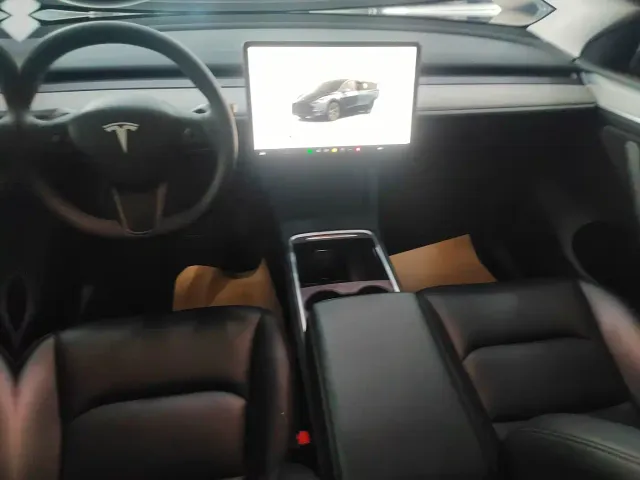 Tesla Model Y — Фото автомобиля 6