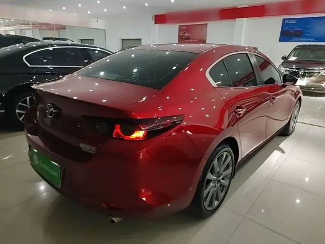 Mazda Axela — Фото автомобиля 6