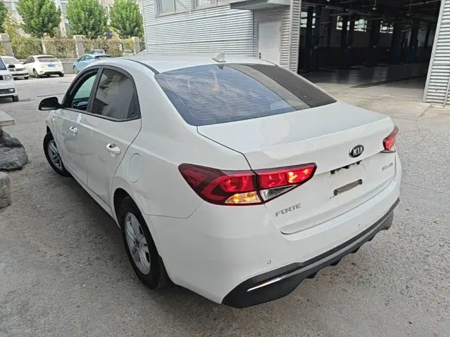 Kia Forte — Фото автомобиля 4