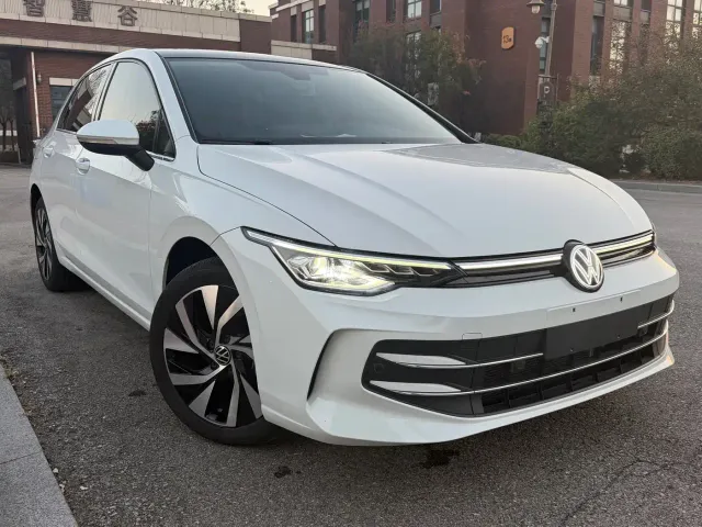Volkswagen Golf — Фото автомобиля 3