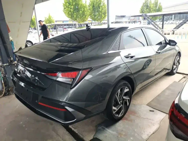 Hyundai Elantra — Фото автомобиля 6